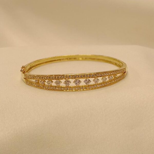 Side open bracelet Bangle